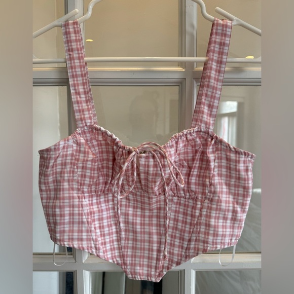 Cute Editorial short pink top - 25$ - Picture 1 of 3